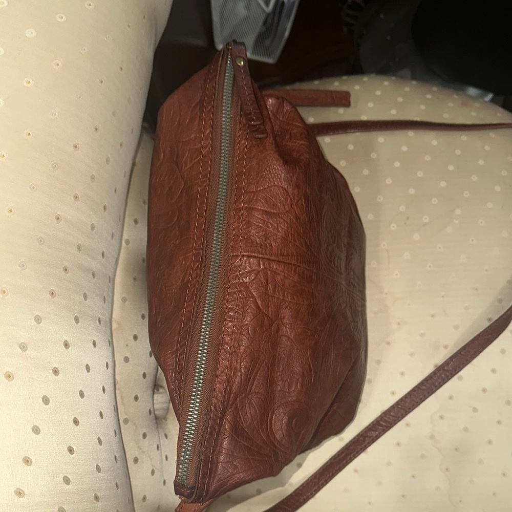 Elegant Brown Leather Shoulder Bag - Picture 11 of 13